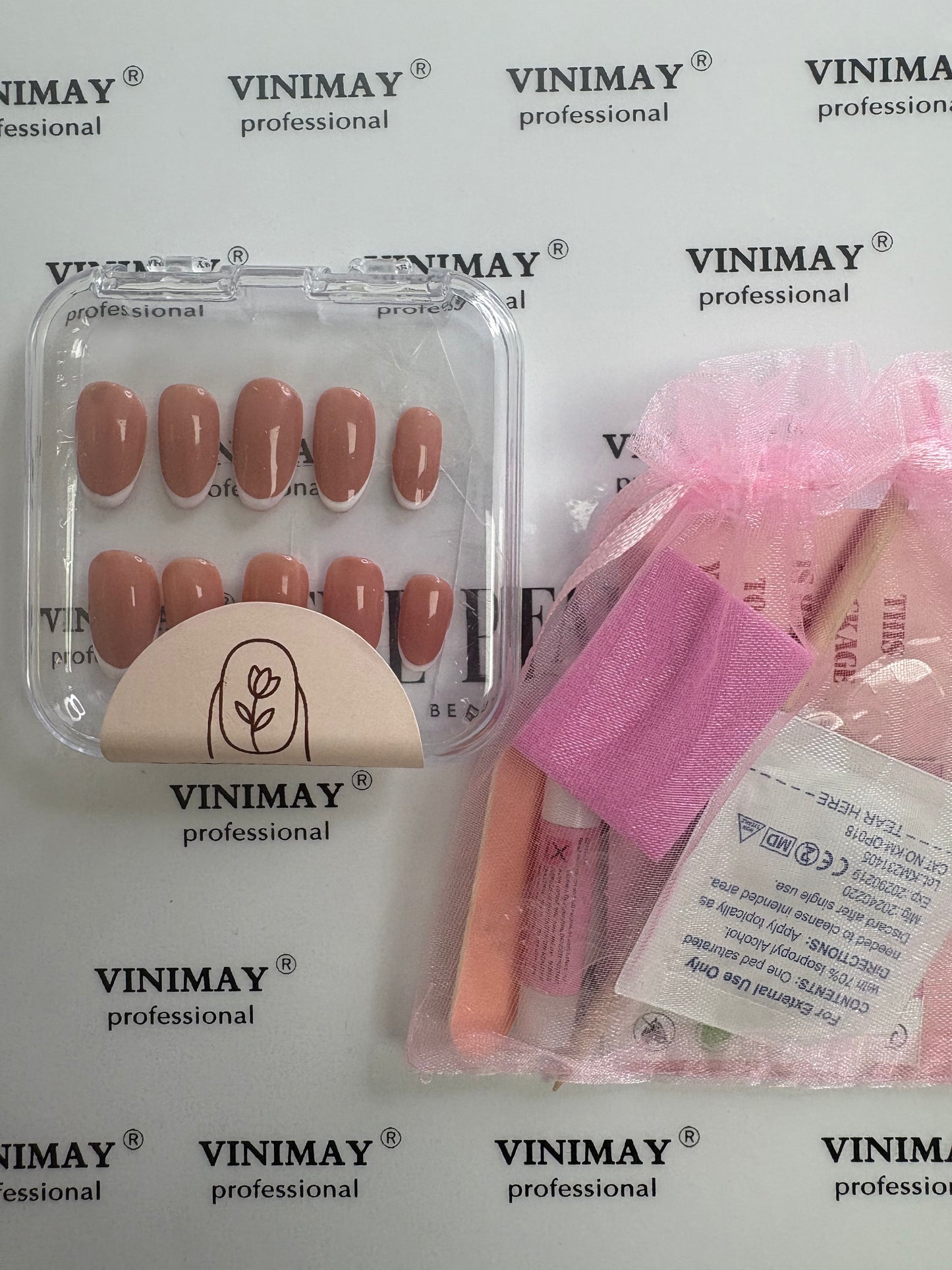 Press on Nails-French