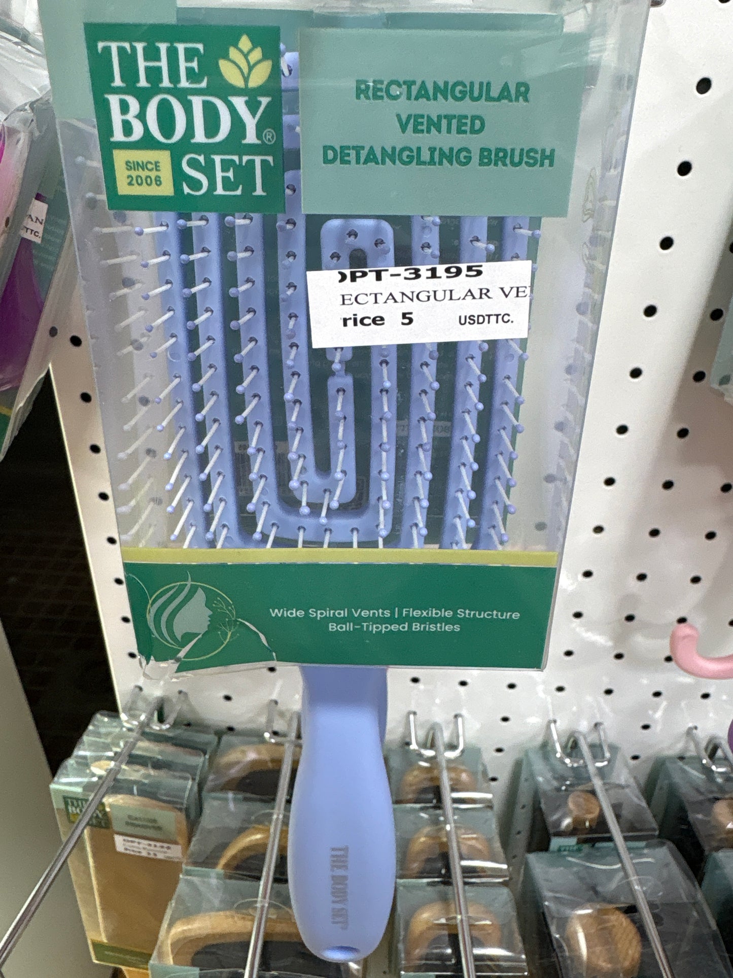 Rectangular vented detangling brush