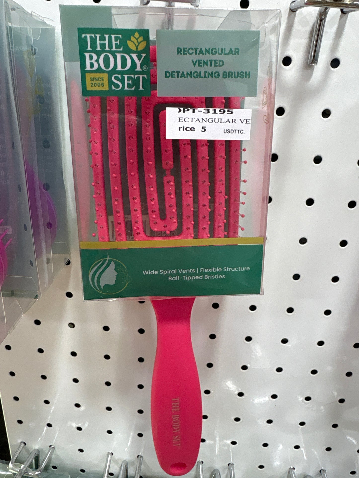 Rectangular vented detangling brush